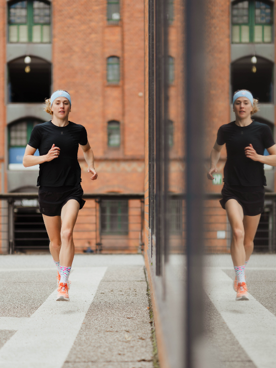 INCYLENCE Running Crystal White Pink Cyan Long Sock