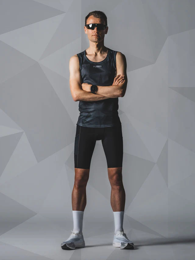 Fusion's new TEMPO! Run Tights all bLack with side pockets